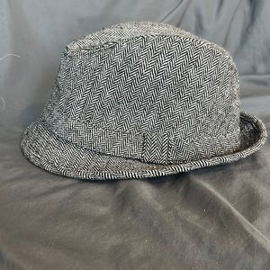 Black and white chevron fedora. Men’s size medium great condition.